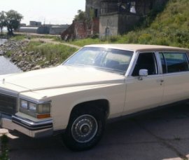 Аренда ретро автомобиля Cadillac Fleetwood с водителем на свадьбу