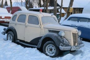 Музей ретро автомобилей в деревне Тешевицы Псковской области.Форд-Перфект